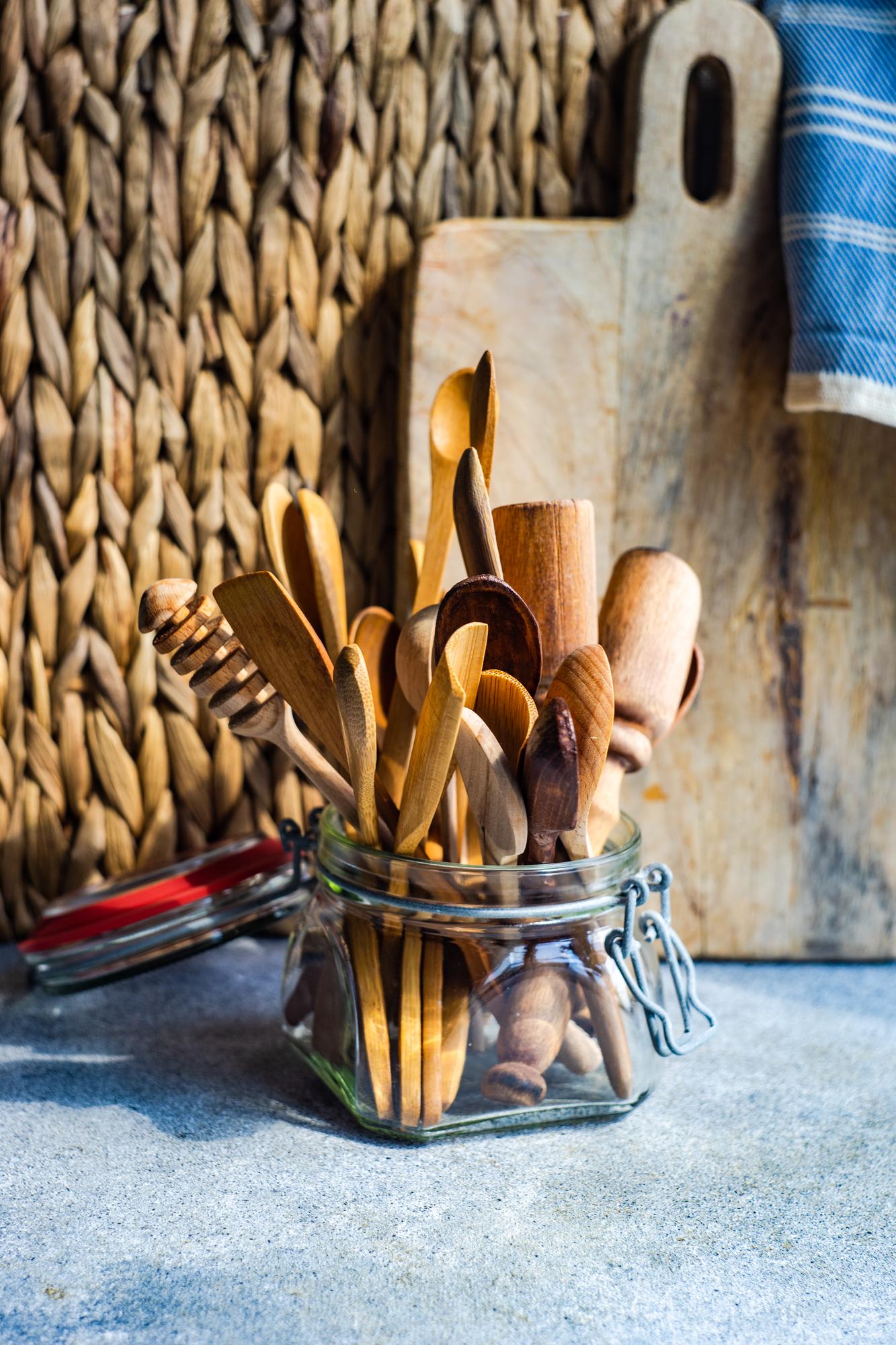 Dettaglio strumenti di cucina artigianali